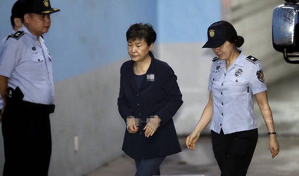 韩国朴槿惠最新消息：朴槿惠庭审时突然昏迷