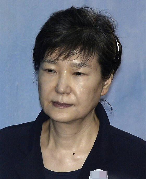 韩国朴槿惠最新消息：朴槿惠庭审时突然昏迷