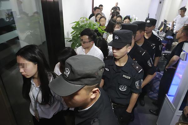 重庆破涉案2亿网贷诈骗案抓400人 11万人受害